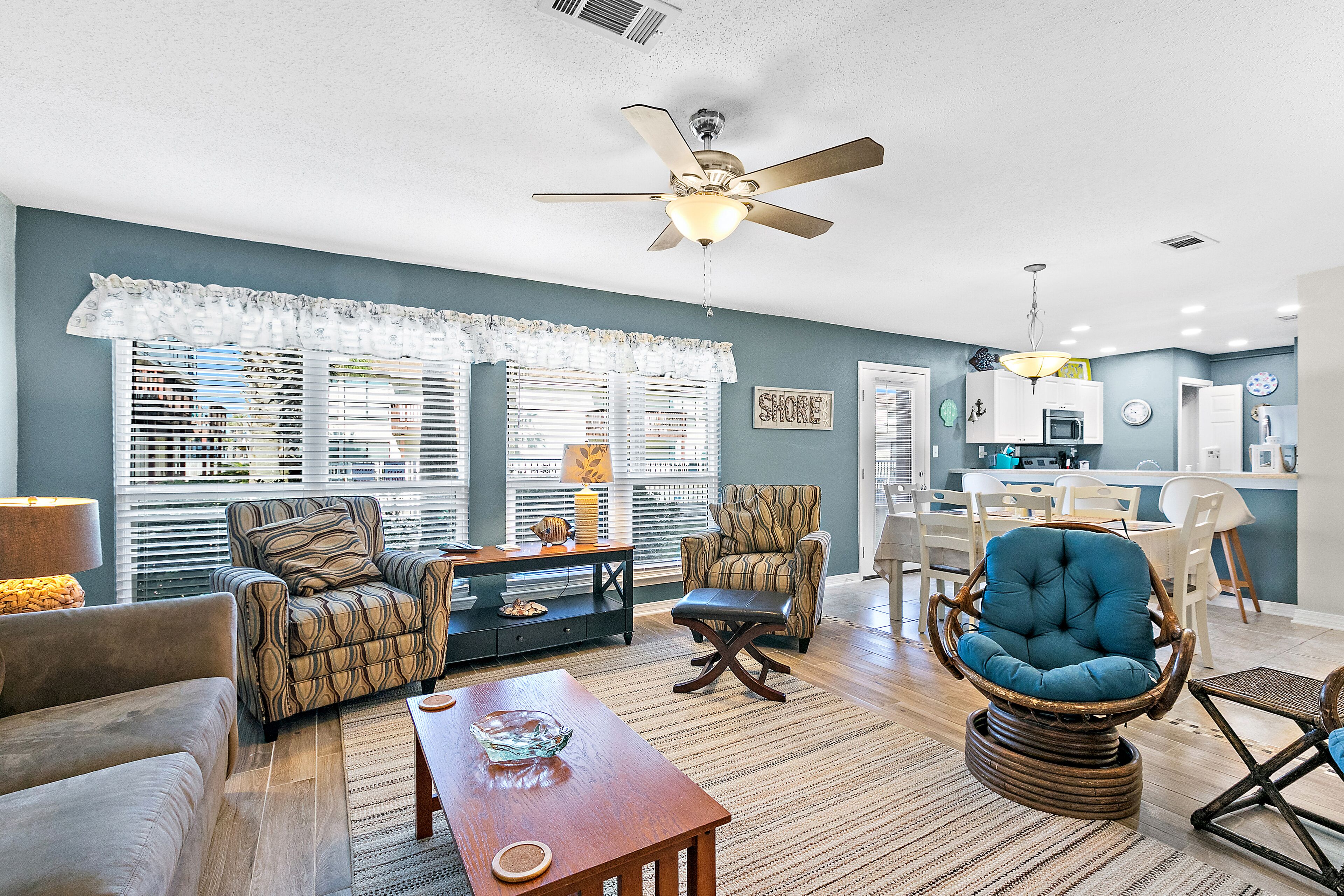 Charming Condo with Shared Pool, Washer/Dryer, High-Speed WiFi, and Central AC