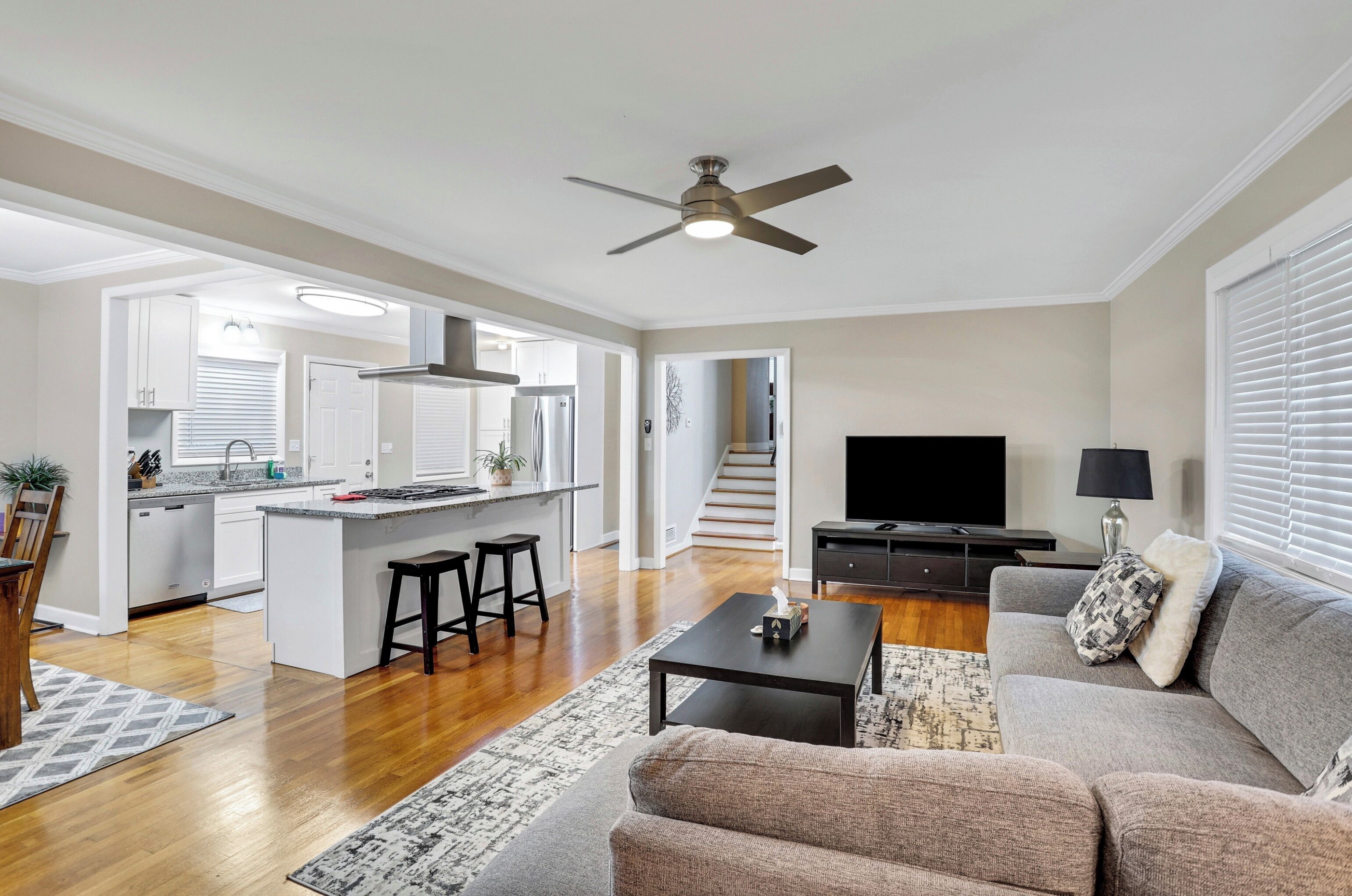 Totally remodeled, 1/2 mile to I-285, close to Atlanta, Major Highways 