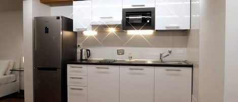 Fridge, microwave, dishwasher, coffee/tea maker