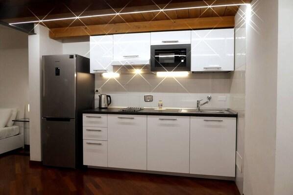 Kühlschrank, Mikrowelle, Geschirrspüler
