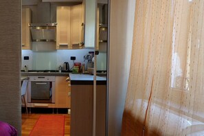 Frigorifero, microonde, forno, lavastoviglie