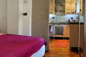 1 camera, ferro/asse da stiro, Wi-Fi, lenzuola