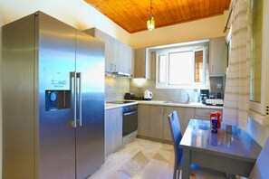 Fridge, microwave, oven, coffee/tea maker