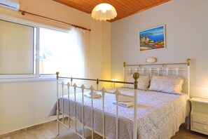 2 bedrooms, iron/ironing board, free WiFi, bed sheets - Villa Kadith: Renovated, pool, near beach, A/C, WiFi, Parking (Agios Gordios)