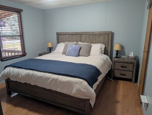 3 bedrooms, desk, iron/ironing board, free WiFi