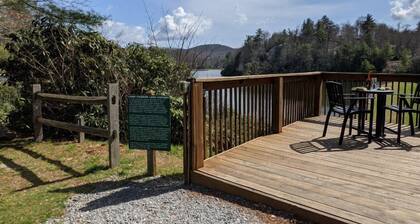 COZY CABIN BLUE RIDGE MTNS. SNUGGLE UP BY THE FIREPLACE!