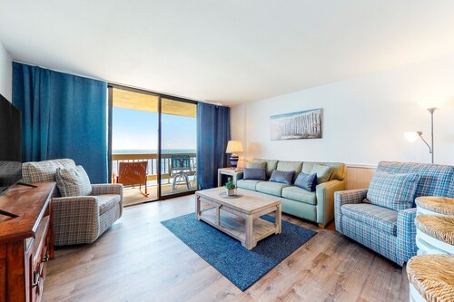 Oceanfront Getaway w/ Private Balcony, Free WiFi, Beach Access & Shared Pool