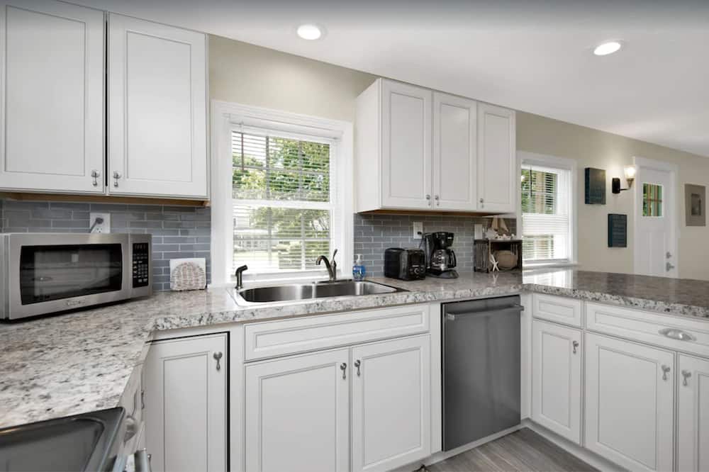 Ogunquit Airbnb & Cheap Cabin Rentals from 126 AirCabins