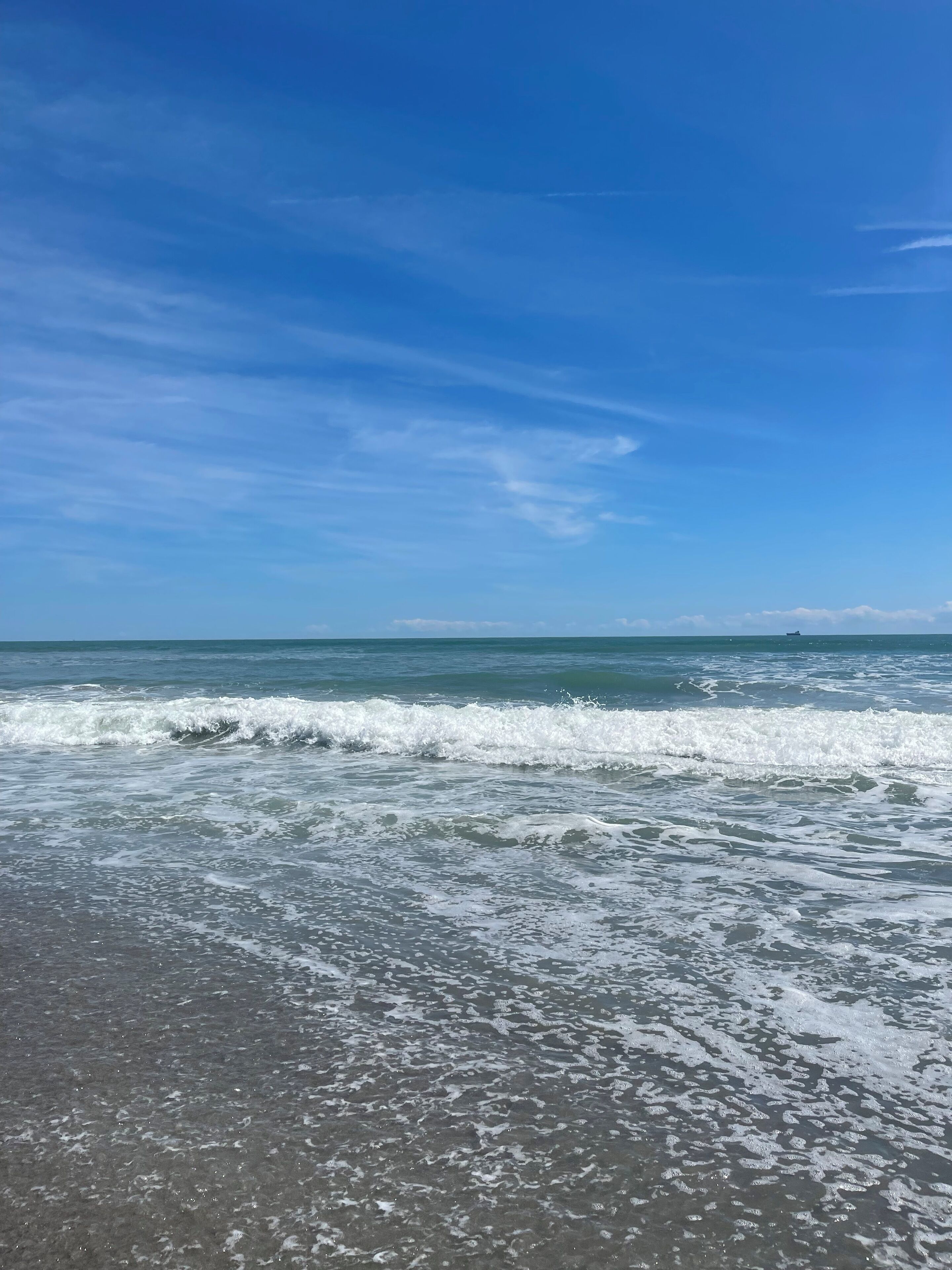 Sulla spiaggia, lettini da mare, teli da spiaggia