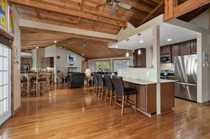 Interior - Medina Lake Villa - Stunning Lakeviews, Waterfront Access & Pool (Lakehills)