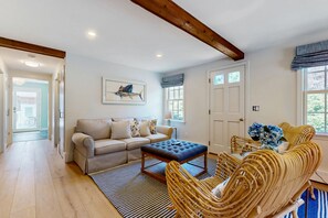 TV, books - Two-story home w/new kitchen, washer/dryer, large yard, & pool table (Orleans)