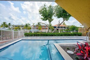 Unclassified image, 2 of 47, button