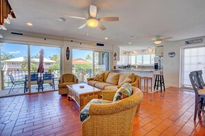 Unclassified image, 2 of 47, button