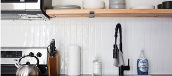 Downtown Picton 2 Bedroom Boho Suite! (15 Minutes to Sandbanks)