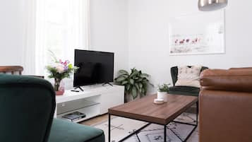 Smart TV, Netflix, streaming services, computer monitors