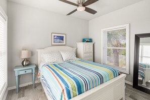 2 bedrooms, iron/ironing board, Internet, bed sheets