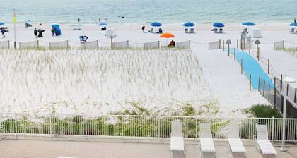Gulf Front w/Spacious Balcony, Designed for Comfort in the Heart of Gulf Shores