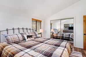 2 bedrooms, desk, iron/ironing board, WiFi