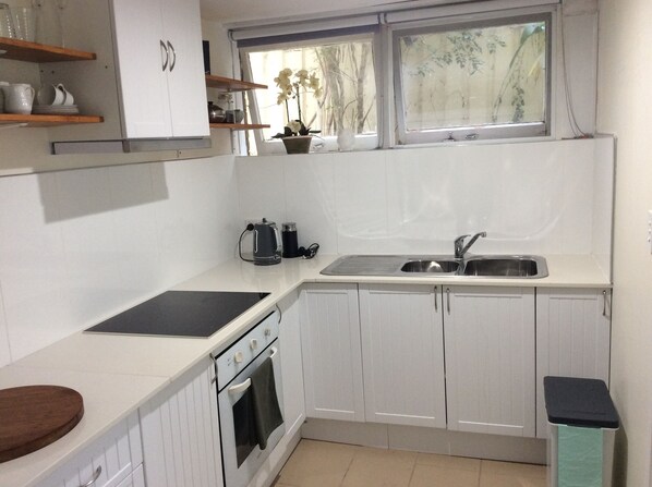 Fridge, microwave, oven, coffee/tea maker