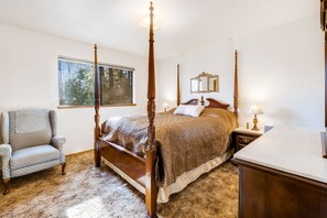 3 slaapkamers, een strijkplank/strijkijzer, internet, beddengoed