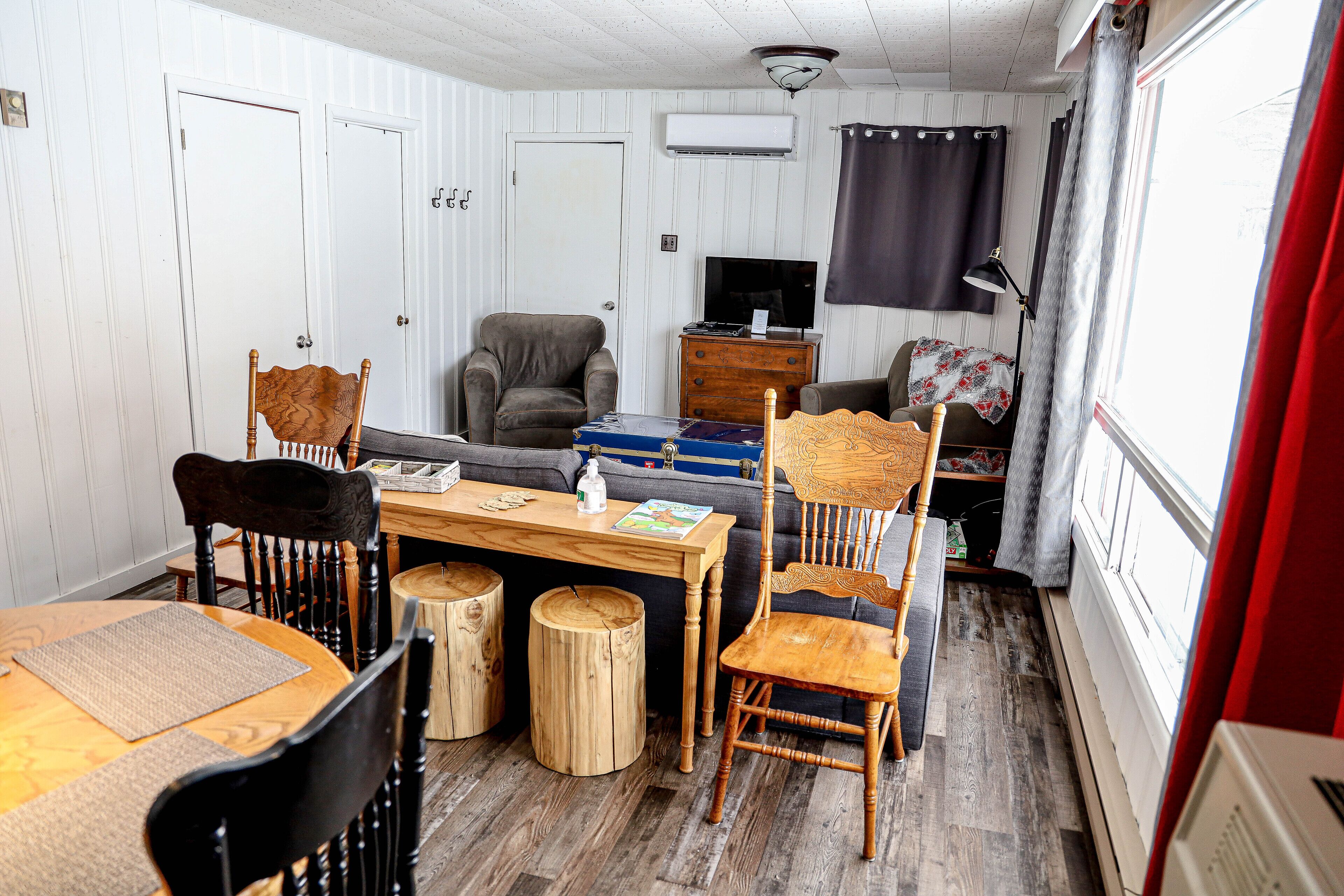 The Saucy Willow Inn & Cottages on Balsam Lake