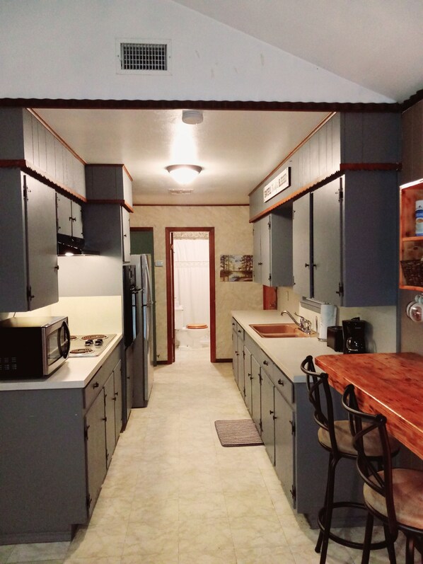 Refrigerador, microondas, horno, placa de cocina