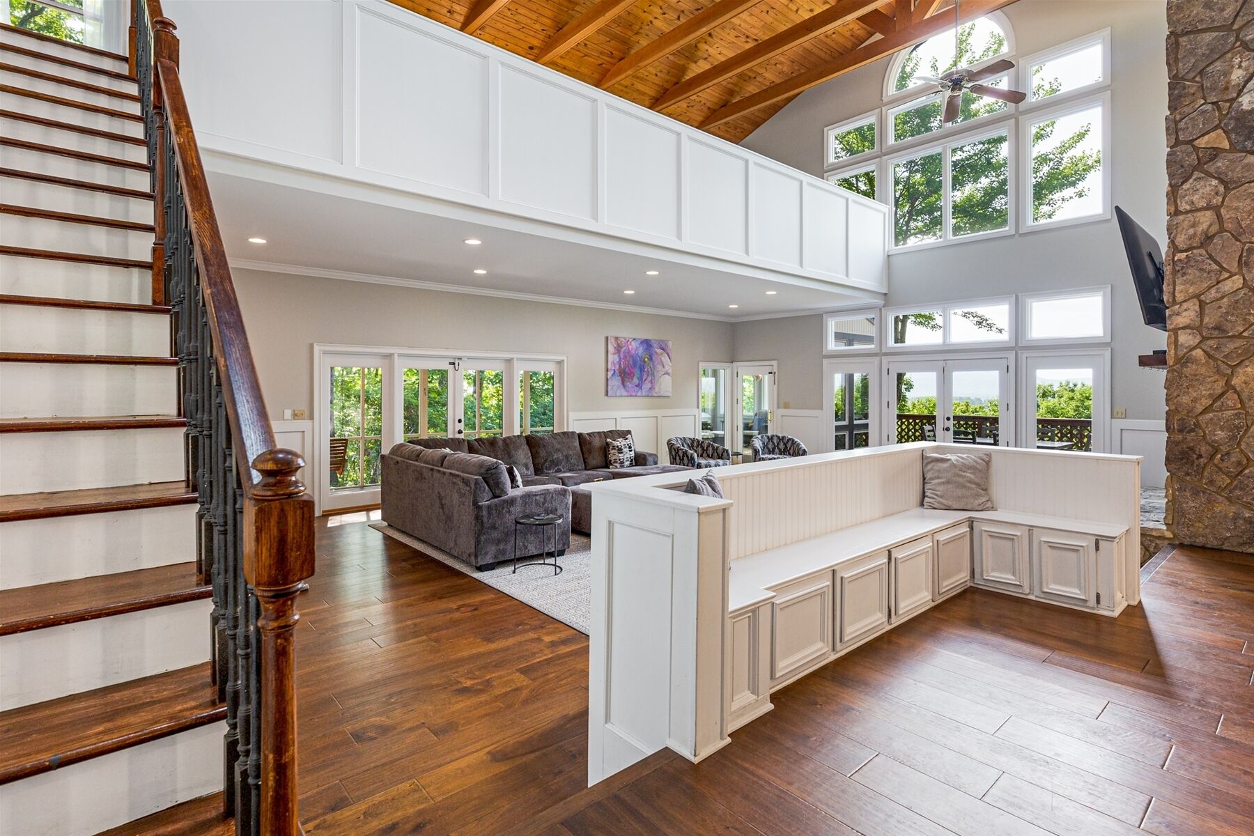 Overlook on Dean Mountain - Epic mountaintop retreat with panoramic mountain