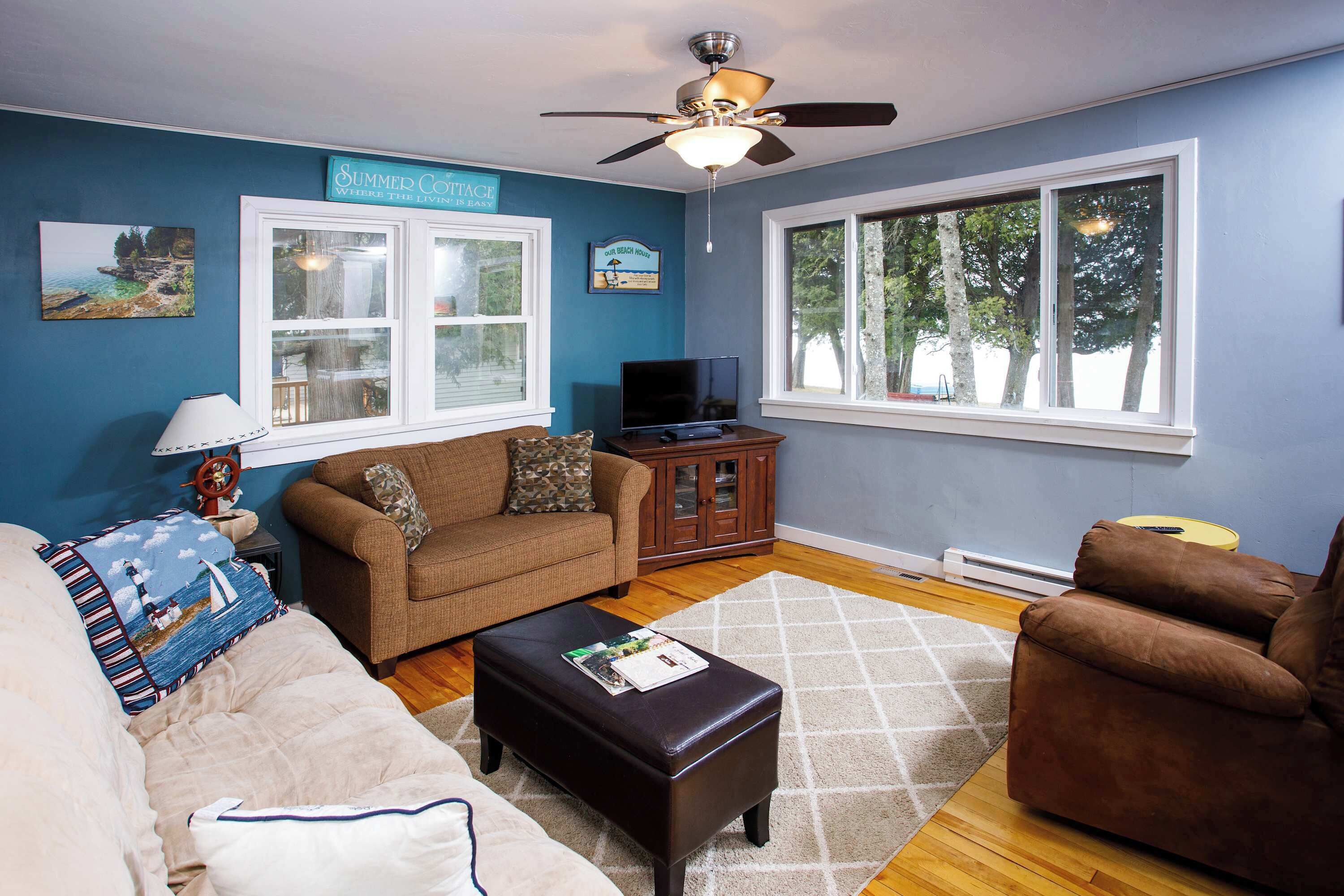 Smart TV, DVD player, offices