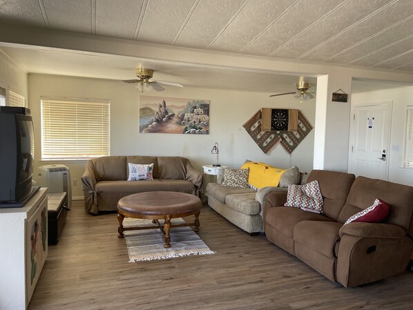 Smart-tv, dvd-afspiller, bordfodbold