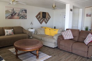 Smart-tv, dvd-afspiller, bordfodbold