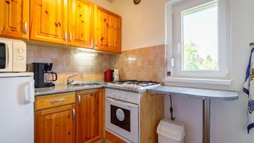 Kühlschrank, Ofen, Kochgeschirr/Geschirr/Besteck