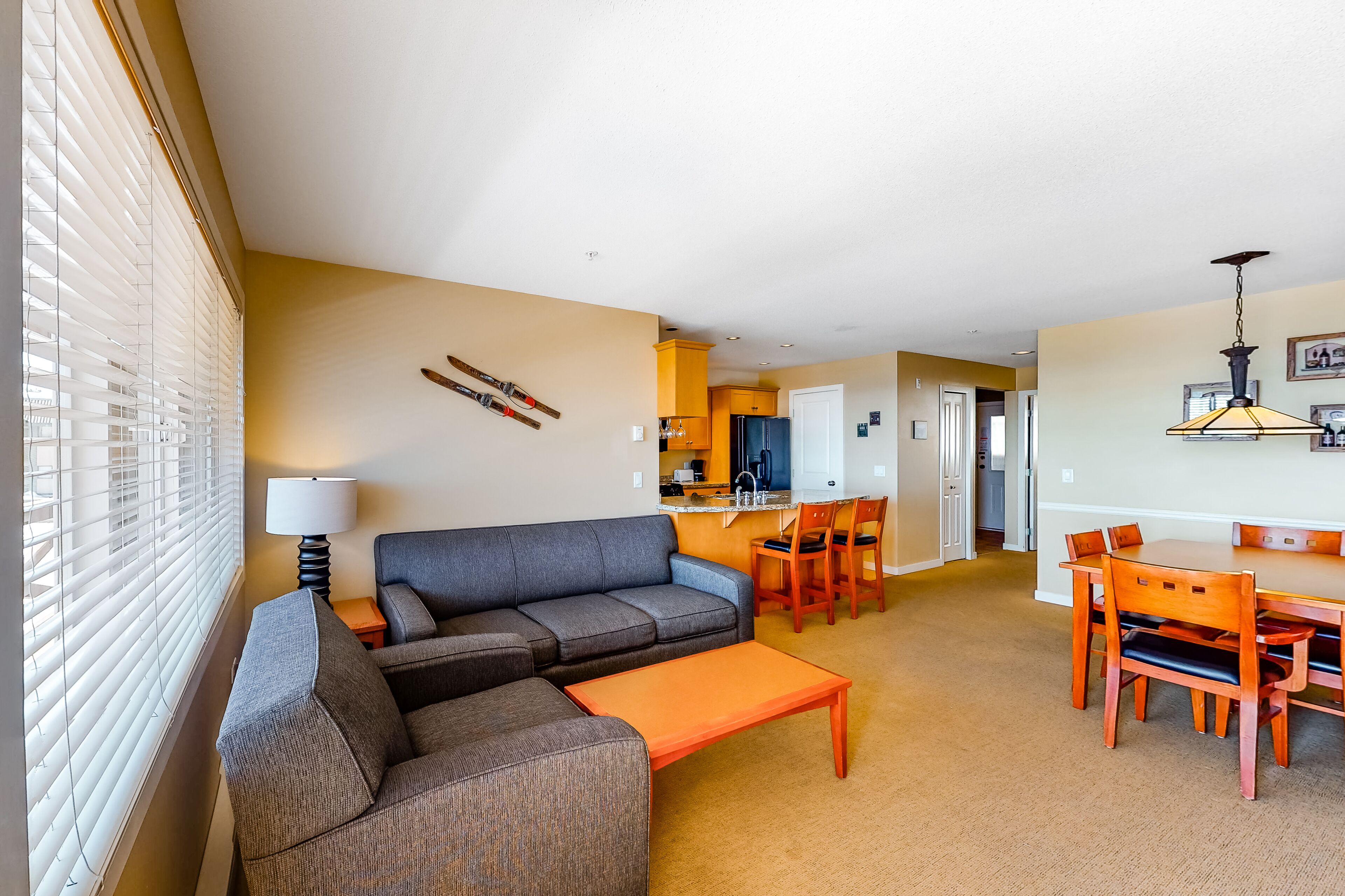 Amazing Ski Getaway W/ Free WiFi, Walk to Lifts, Private Hot Tub & Balcony Views