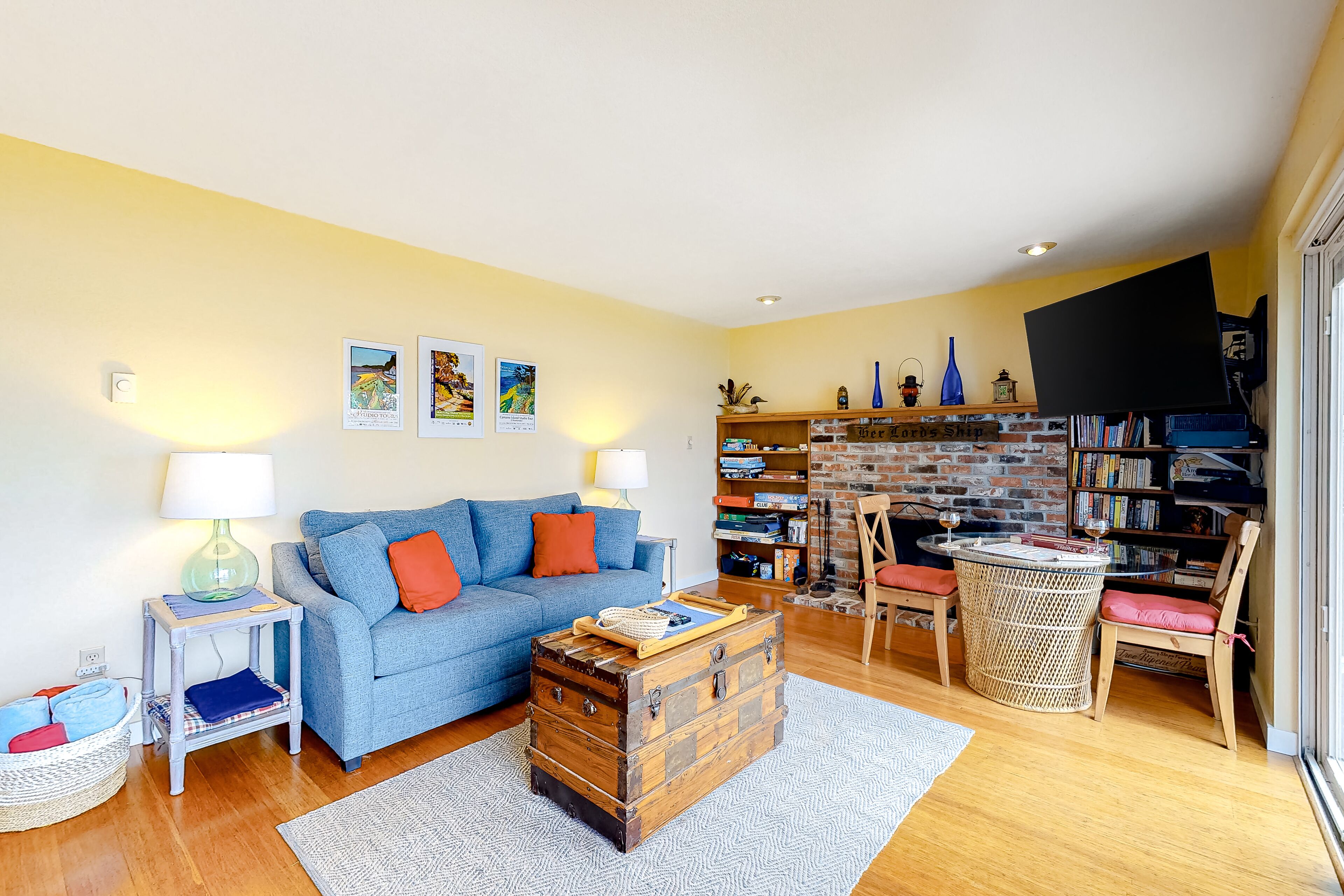 Waterfront Home w/ Gorgeous Ocean View, Deck, Fireplace, WiFi - Walk to Beach!