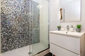 Shower, towels - Exclusive Pool Escape Near Sea, Krk, Croatia (Krk)