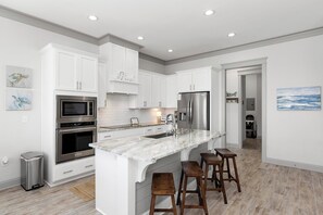 Fridge, microwave, oven, stovetop - Endless Summer – A Parks Edge Home in Orange Beach! (Orange Beach)