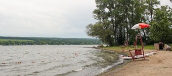 Spacious 4-bedroom vacation home steps to Keuka Lake