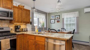 冰箱、微波炉、烤箱、炉灶