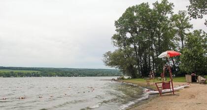 Spacious 4-bedroom vacation home steps to Keuka Lake