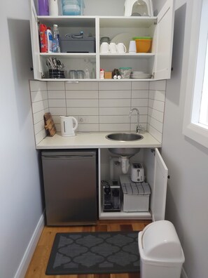 Fridge, microwave, coffee/tea maker, electric kettle
