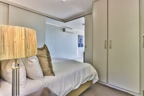 1 bedroom, iron/ironing board, internet, bed sheets