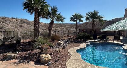 Private Pool Home minutes to Laughlin Casinos, Colorado river, Lake Mohave.