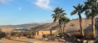 Private Pool Home minutes to Laughlin Casinos, Colorado river, Lake Mohave.