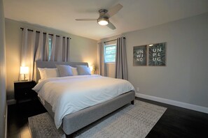 3 habitaciones, escritorio, tabla de planchar con plancha y wifi gratis