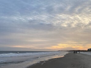 Beach nearby, sun loungers, beach towels