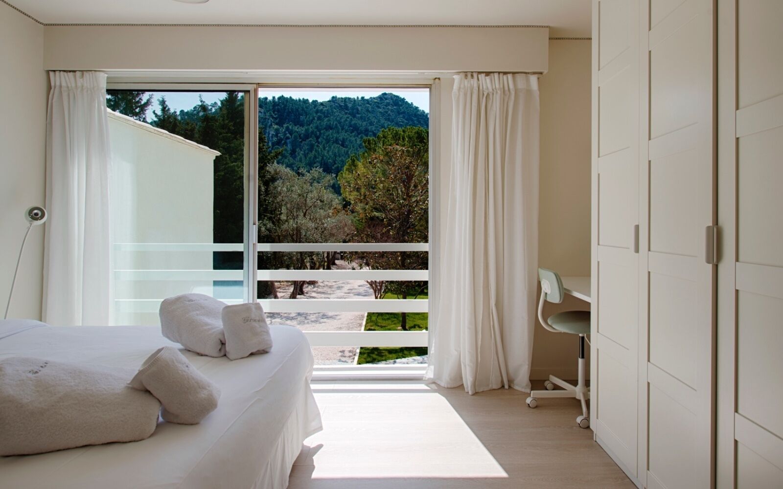 6 chambres, fer et planche à repasser, lit parapluie, Wi-Fi gratuit