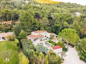 المنشأة من الخارج