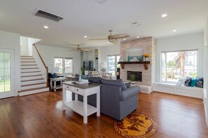 TV, fireplace