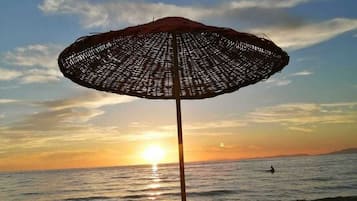 Am Strand, weißer Sandstrand, kostenloser Shuttle zum Strand