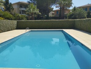 Outdoor pool - Secure residence with swimming pool (BEZIERS)