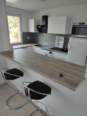 Fridge, microwave, oven, stovetop - Secure residence with swimming pool (BEZIERS)